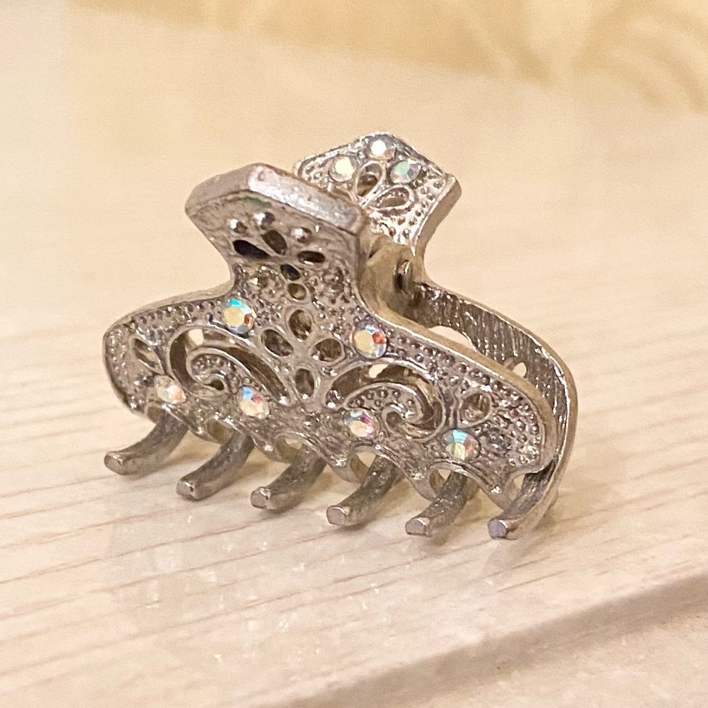 NEVER USED. NWOT Jeweled Hair Clip with Stones that Sparkle